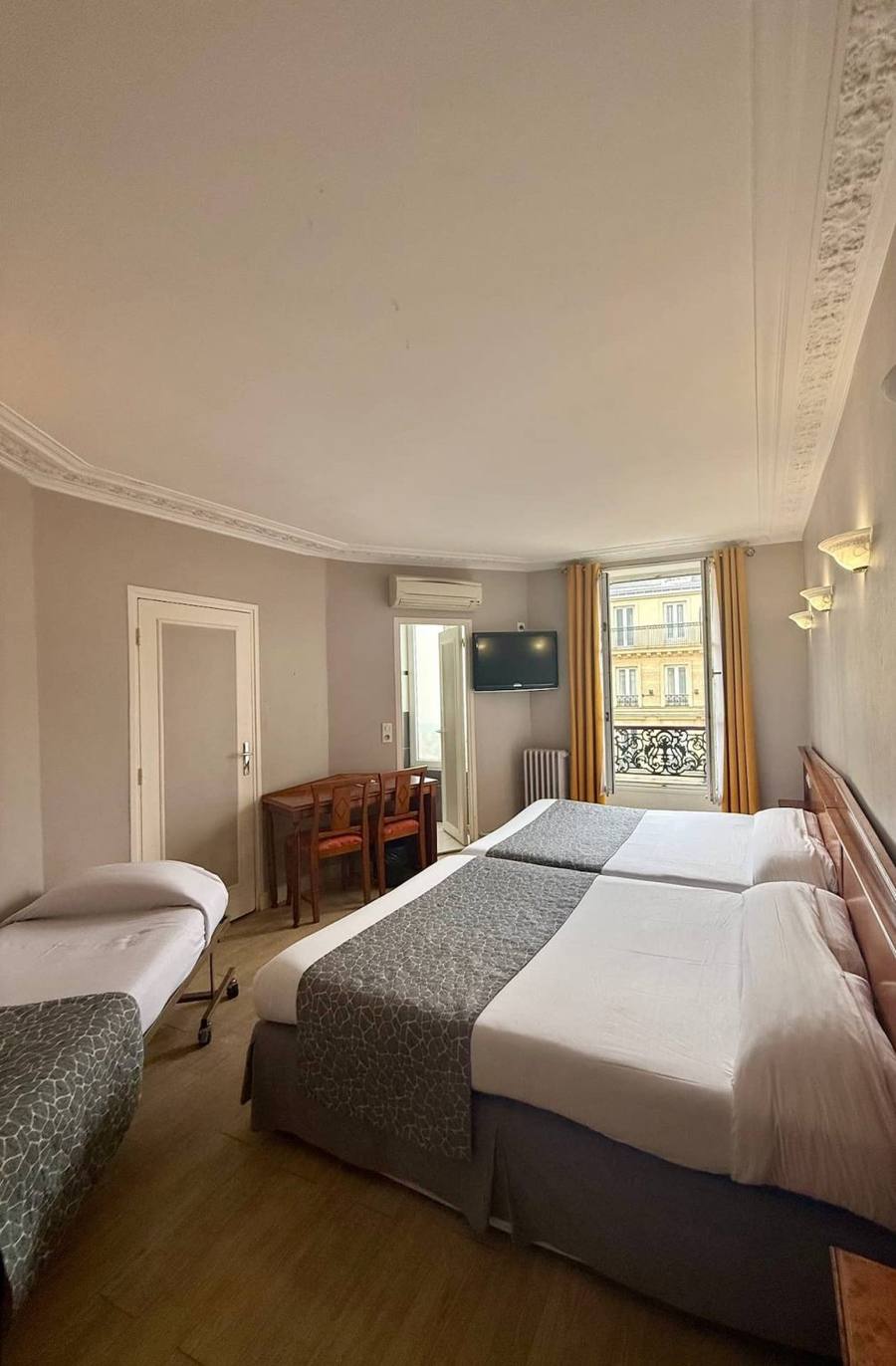 Chambre triple, New Hôtel
